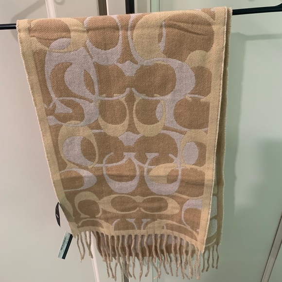 Coach Scarf - Picture 1 of 3